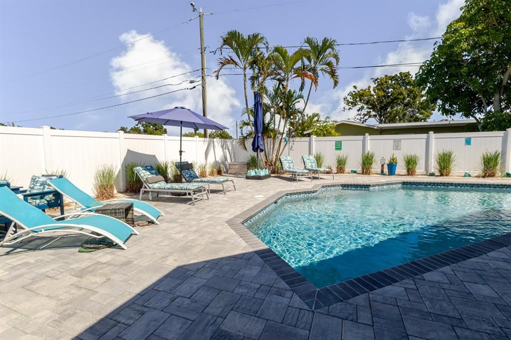 En Venta: $745,000 (3 camas, 3 baños, 2492 Pies cuadrados)