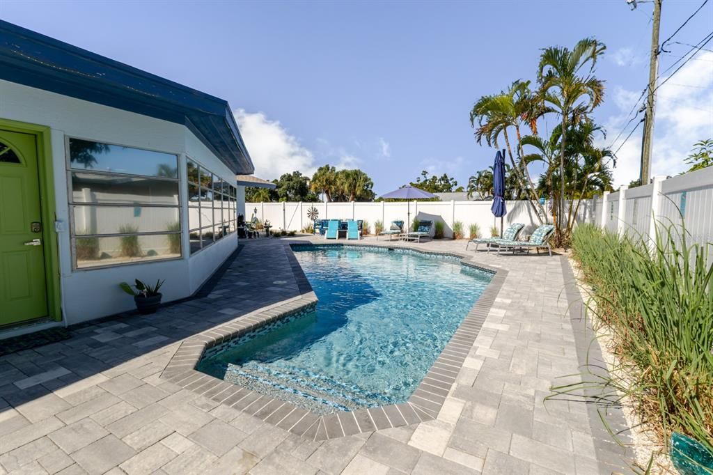 En Venta: $745,000 (3 camas, 3 baños, 2492 Pies cuadrados)