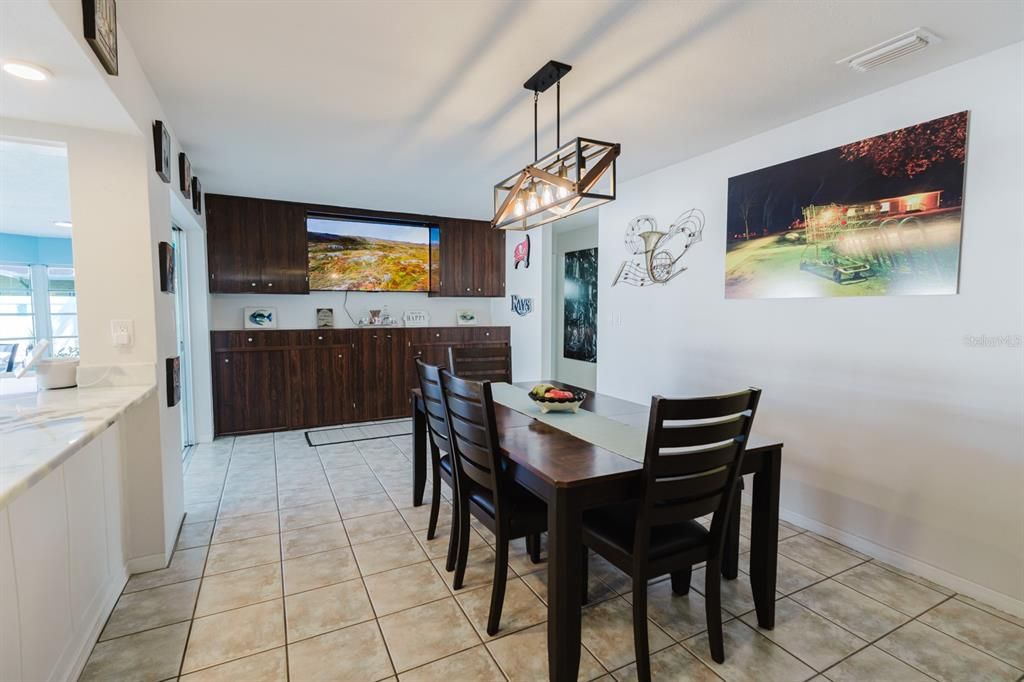 En Venta: $745,000 (3 camas, 3 baños, 2492 Pies cuadrados)