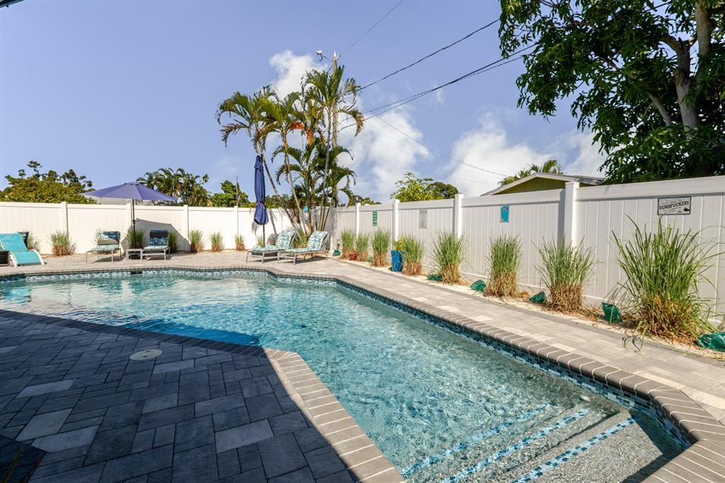 En Venta: $745,000 (3 camas, 3 baños, 2492 Pies cuadrados)