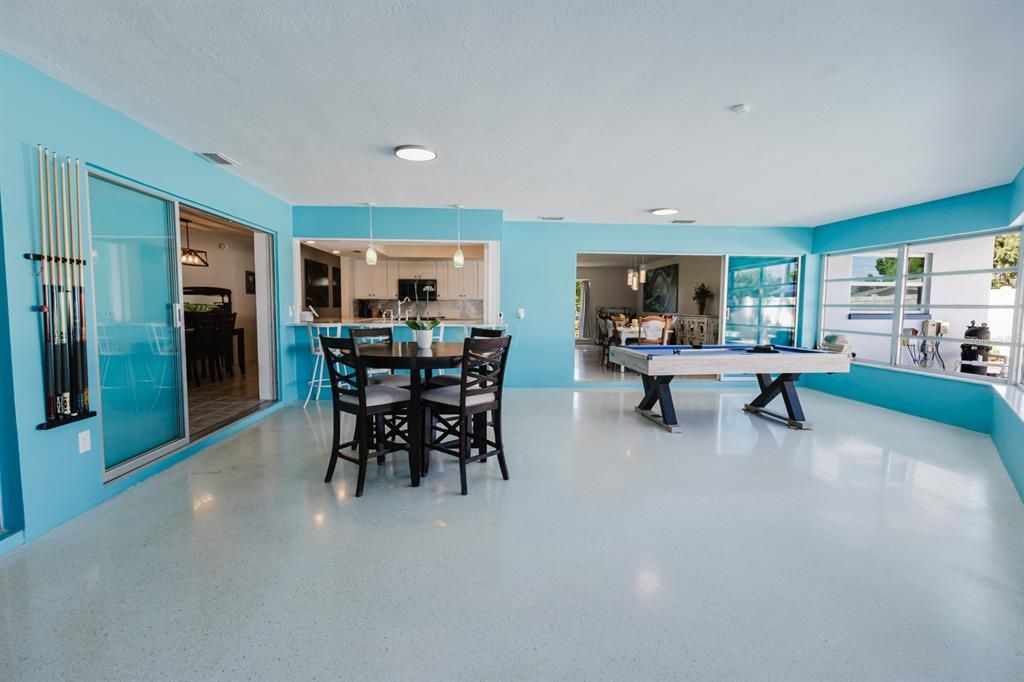 En Venta: $745,000 (3 camas, 3 baños, 2492 Pies cuadrados)