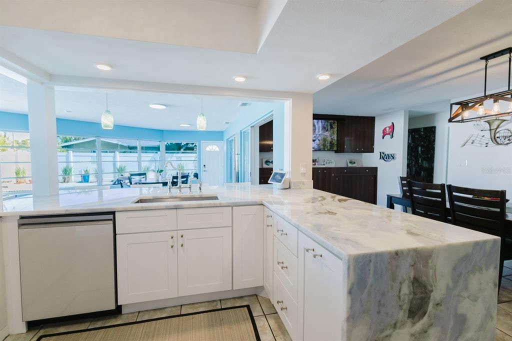 En Venta: $745,000 (3 camas, 3 baños, 2492 Pies cuadrados)