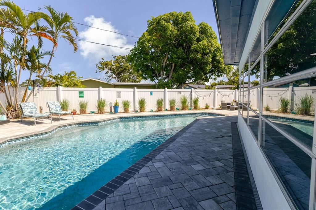 En Venta: $745,000 (3 camas, 3 baños, 2492 Pies cuadrados)