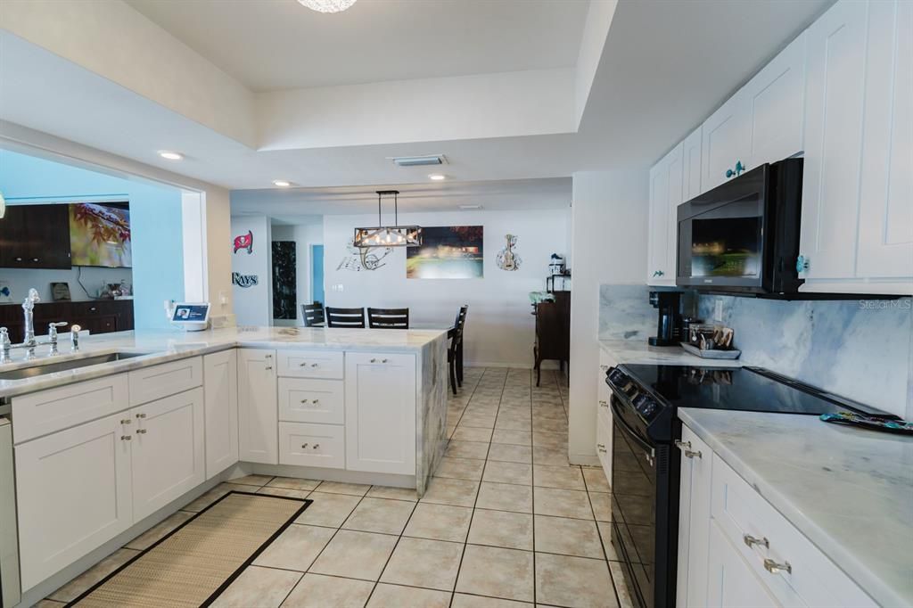 En Venta: $745,000 (3 camas, 3 baños, 2492 Pies cuadrados)