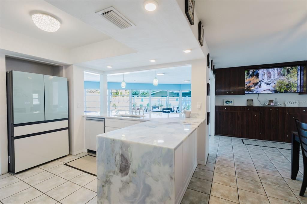 En Venta: $745,000 (3 camas, 3 baños, 2492 Pies cuadrados)