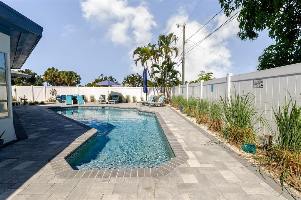 En Venta: $745,000 (3 camas, 3 baños, 2492 Pies cuadrados)