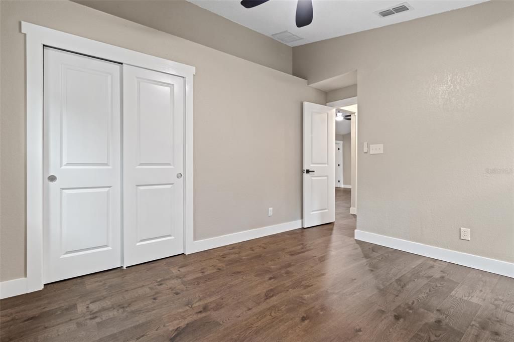 合同活跃: $399,999 (3 贝兹, 2 浴室, 1380 平方英尺)