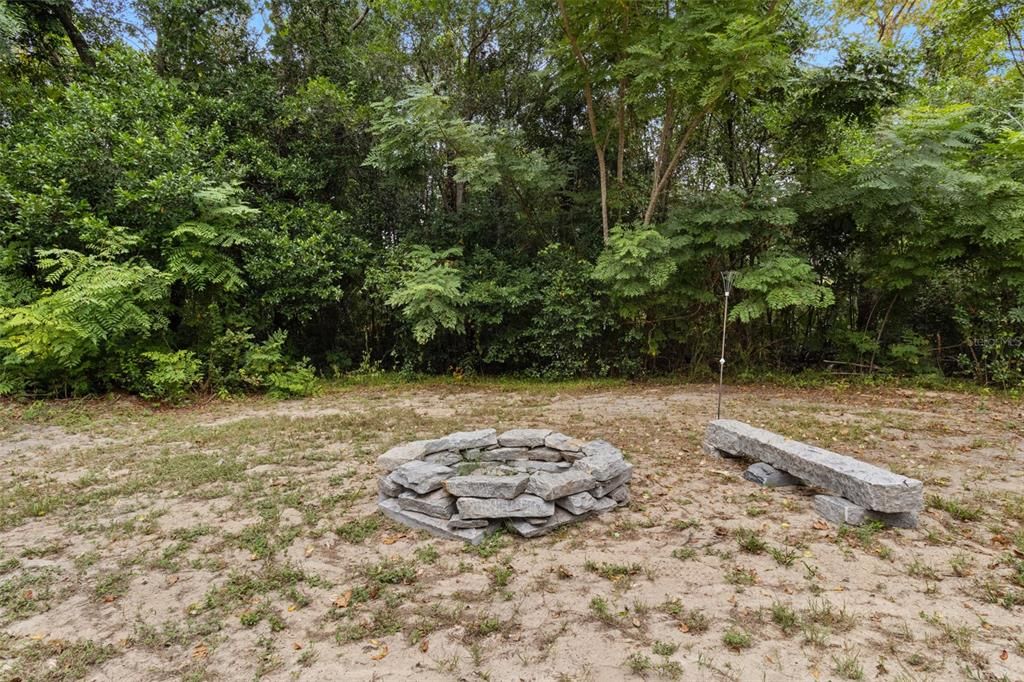 合同活跃: $399,999 (3 贝兹, 2 浴室, 1380 平方英尺)