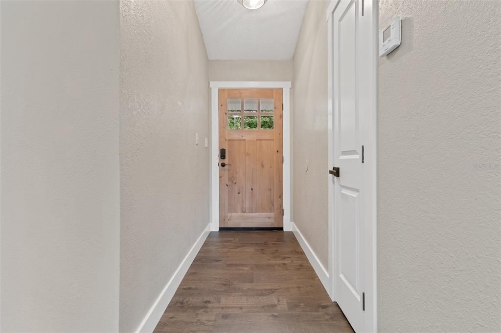 合同活跃: $399,999 (3 贝兹, 2 浴室, 1380 平方英尺)