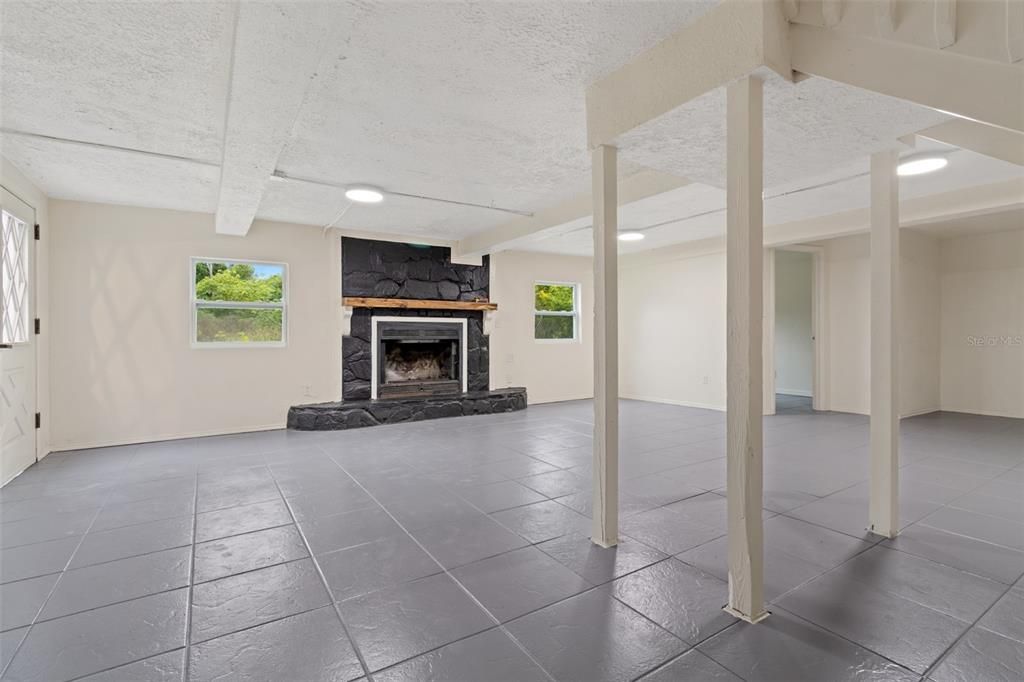 合同活跃: $399,999 (3 贝兹, 2 浴室, 1380 平方英尺)