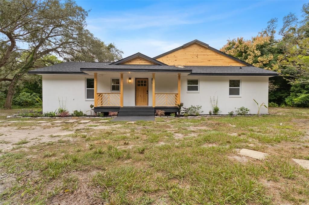 合同活跃: $399,999 (3 贝兹, 2 浴室, 1380 平方英尺)