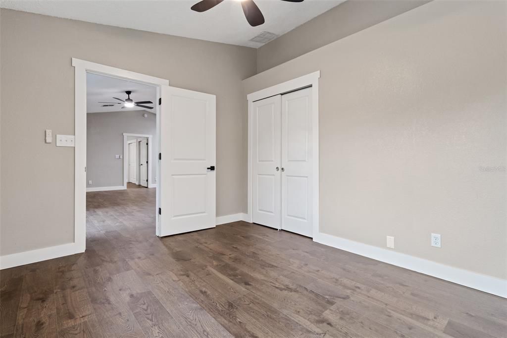 合同活跃: $399,999 (3 贝兹, 2 浴室, 1380 平方英尺)