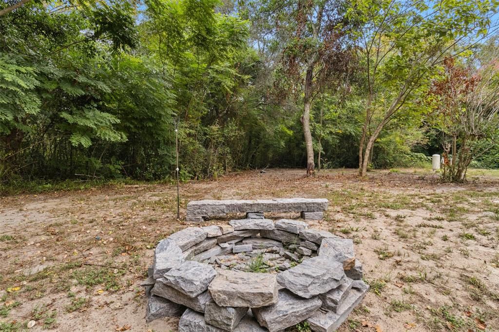 合同活跃: $399,999 (3 贝兹, 2 浴室, 1380 平方英尺)