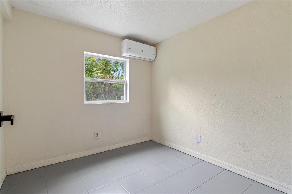 合同活跃: $399,999 (3 贝兹, 2 浴室, 1380 平方英尺)