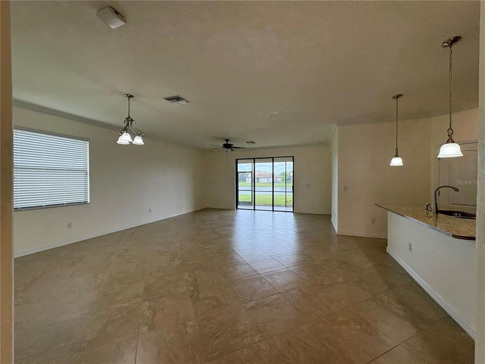 出租: $2,650 (4 贝兹, 3 浴室, 2006 平方英尺)