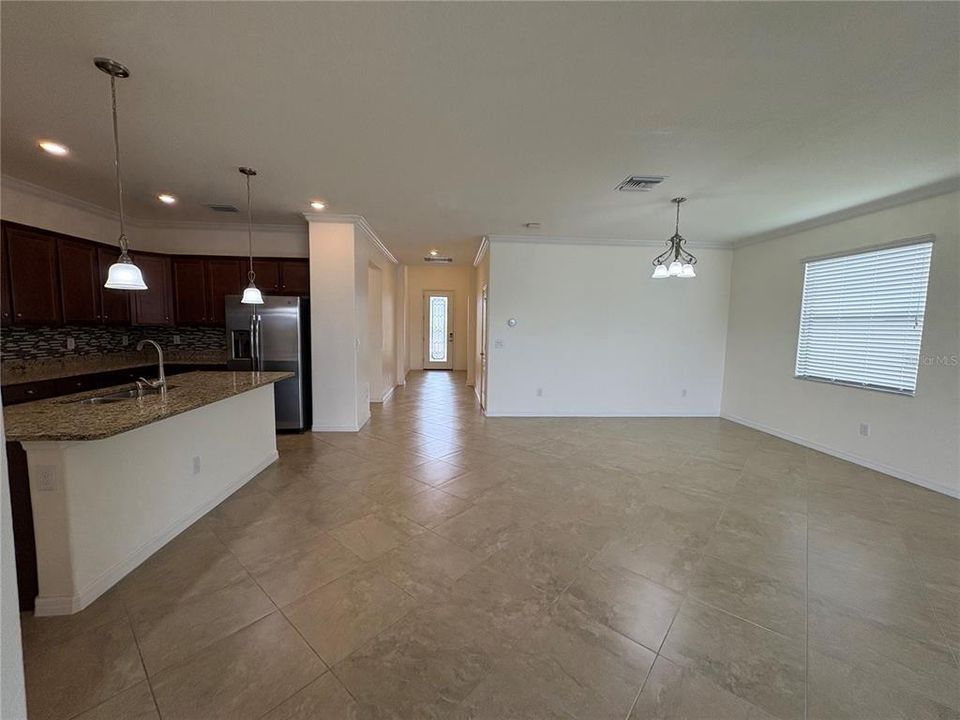 出租: $2,650 (4 贝兹, 3 浴室, 2006 平方英尺)