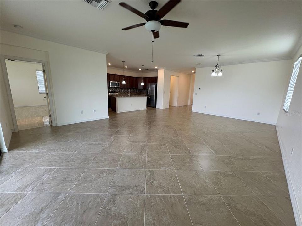 出租: $2,650 (4 贝兹, 3 浴室, 2006 平方英尺)