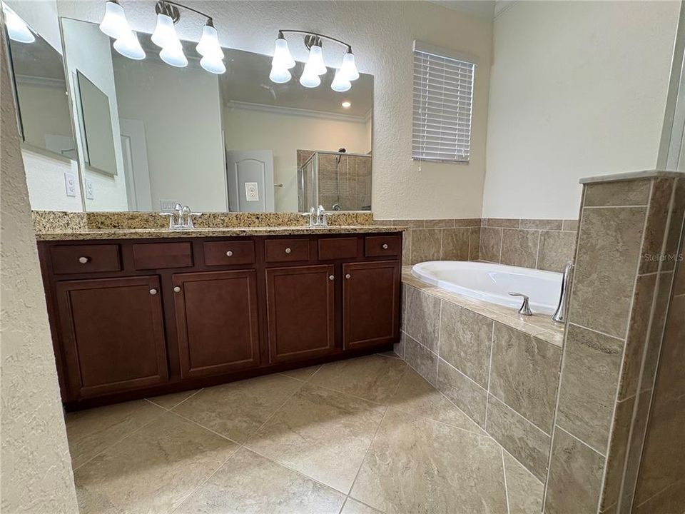 出租: $2,650 (4 贝兹, 3 浴室, 2006 平方英尺)