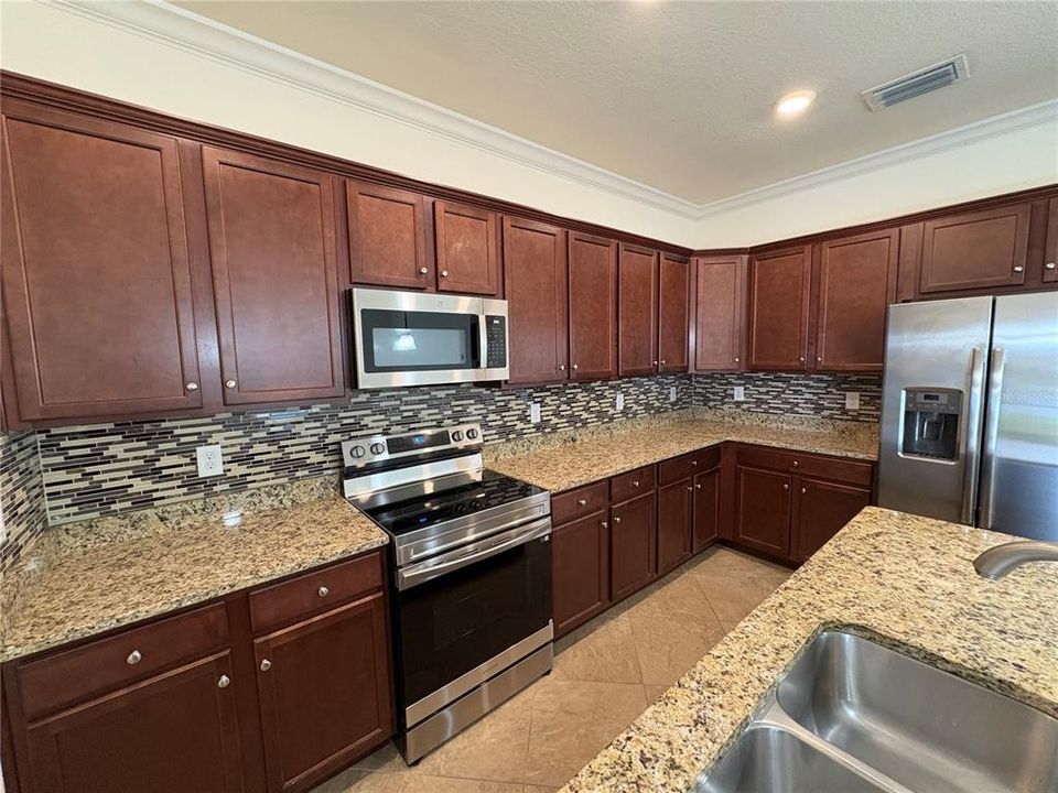 出租: $2,650 (4 贝兹, 3 浴室, 2006 平方英尺)