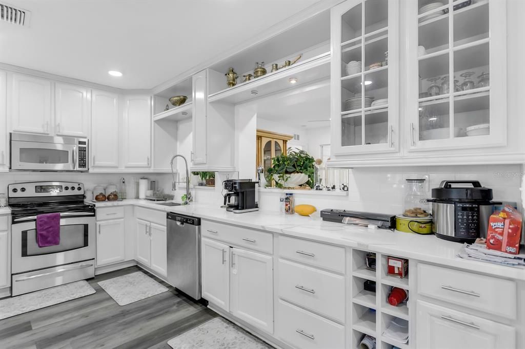 待售: $574,999 (4 贝兹, 2 浴室, 2096 平方英尺)