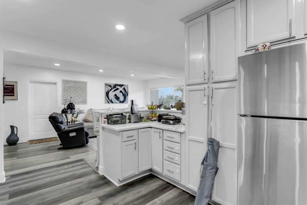 待售: $574,999 (4 贝兹, 2 浴室, 2096 平方英尺)