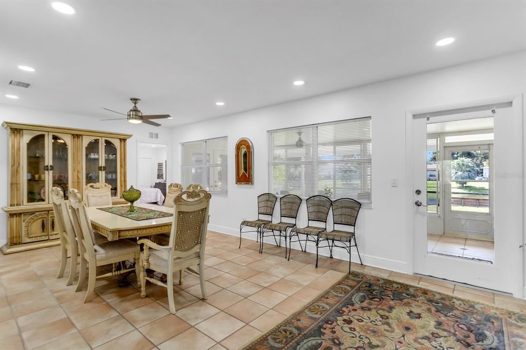 待售: $574,999 (4 贝兹, 2 浴室, 2096 平方英尺)