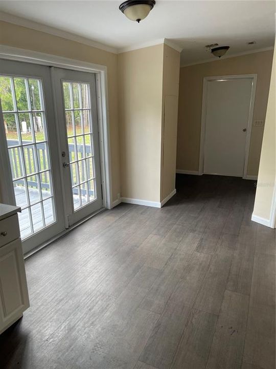 合同活跃: $289,900 (3 贝兹, 2 浴室, 1620 平方英尺)