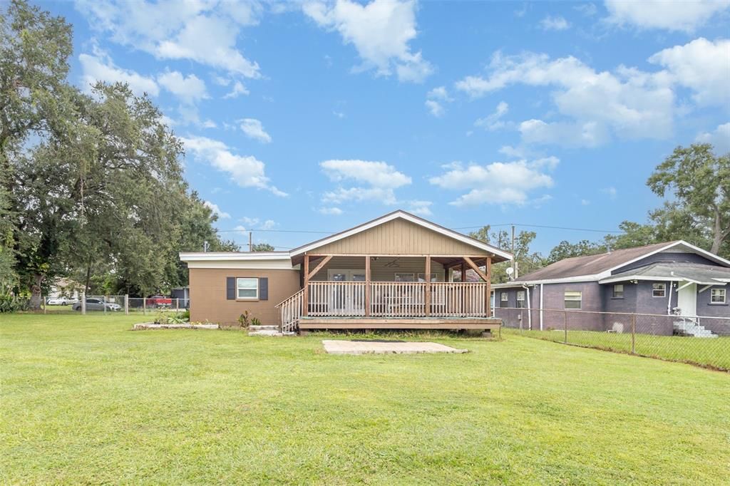 For Sale: $260,000 (3 beds, 2 baths, 1036 Square Feet)