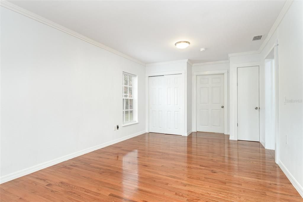 For Sale: $260,000 (3 beds, 2 baths, 1036 Square Feet)