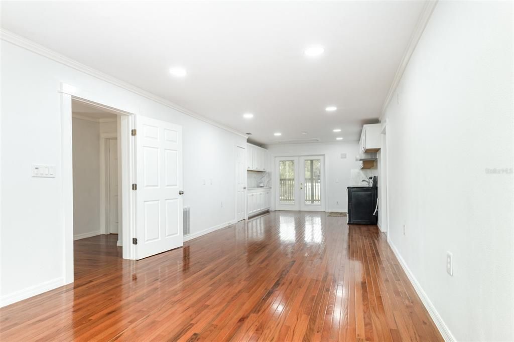 For Sale: $260,000 (3 beds, 2 baths, 1036 Square Feet)