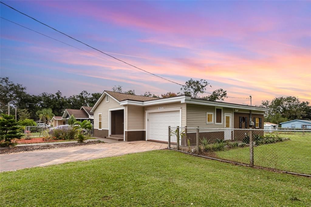 For Sale: $260,000 (3 beds, 2 baths, 1036 Square Feet)