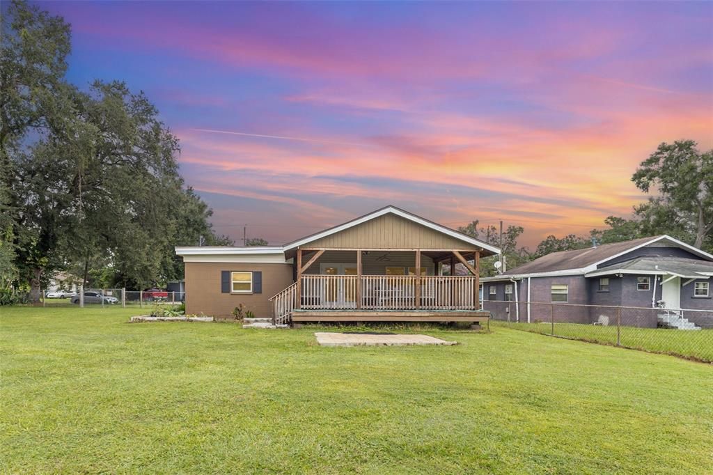 For Sale: $260,000 (3 beds, 2 baths, 1036 Square Feet)