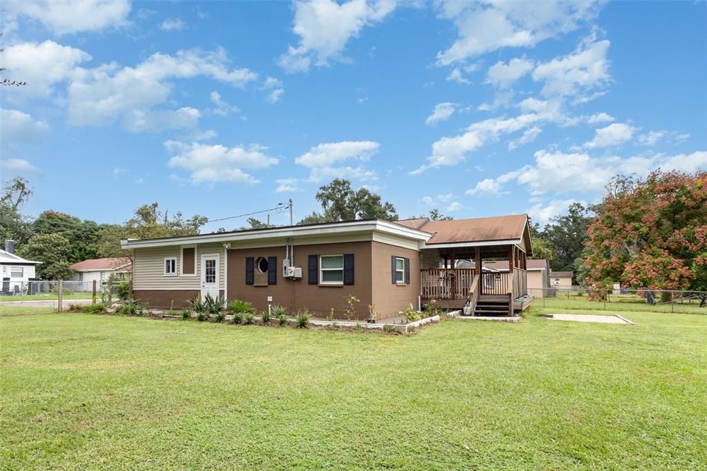 For Sale: $260,000 (3 beds, 2 baths, 1036 Square Feet)