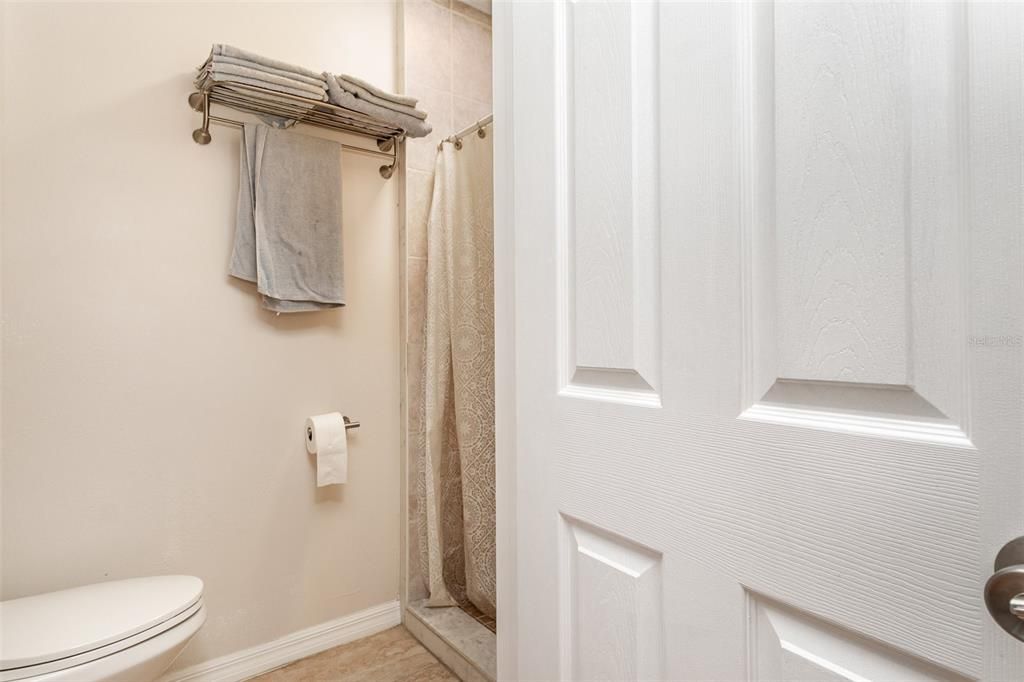 For Sale: $260,000 (3 beds, 2 baths, 1036 Square Feet)