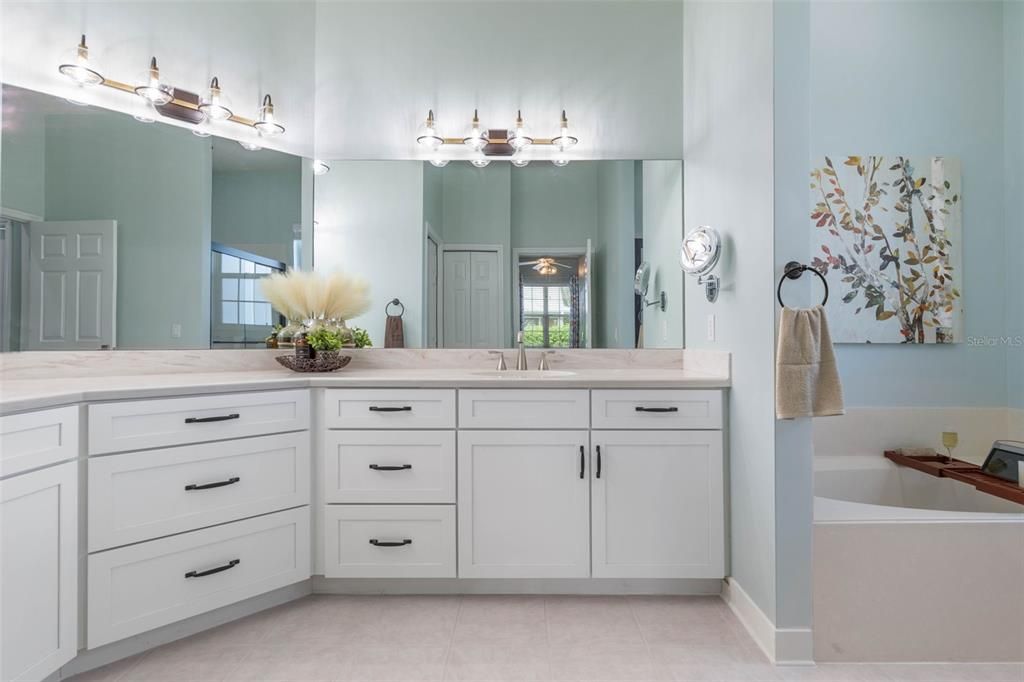 На продажу: $385,000 (3 спален, 2 ванн, 1810 Квадратных фут)