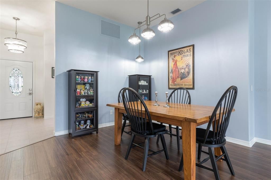 На продажу: $385,000 (3 спален, 2 ванн, 1810 Квадратных фут)