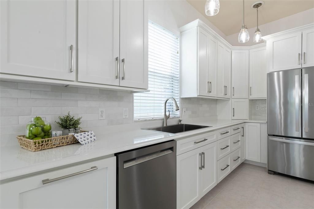 На продажу: $385,000 (3 спален, 2 ванн, 1810 Квадратных фут)