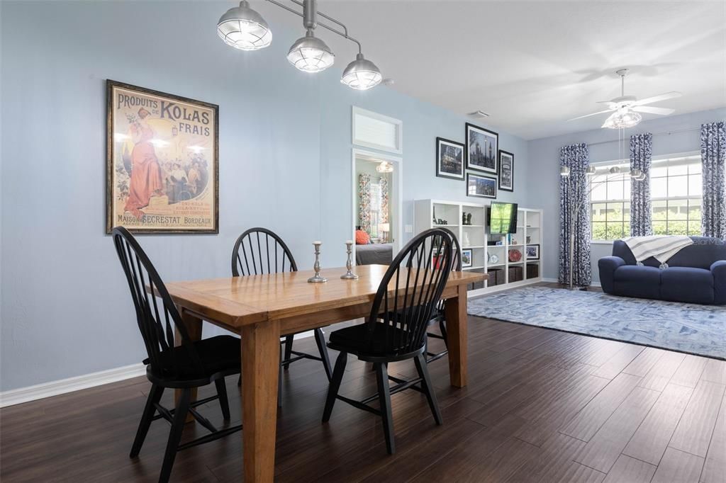 На продажу: $385,000 (3 спален, 2 ванн, 1810 Квадратных фут)