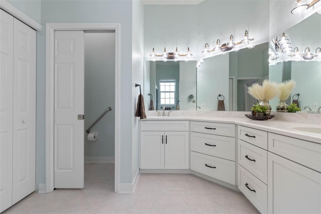 На продажу: $385,000 (3 спален, 2 ванн, 1810 Квадратных фут)