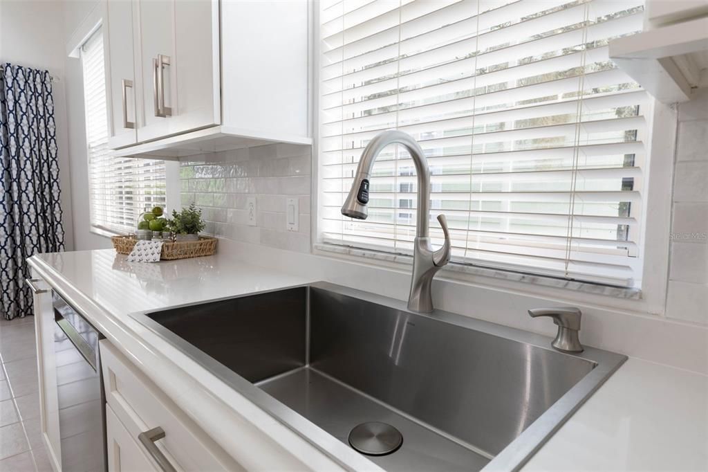 На продажу: $385,000 (3 спален, 2 ванн, 1810 Квадратных фут)