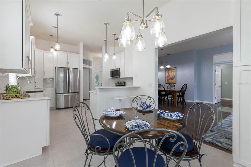 На продажу: $385,000 (3 спален, 2 ванн, 1810 Квадратных фут)