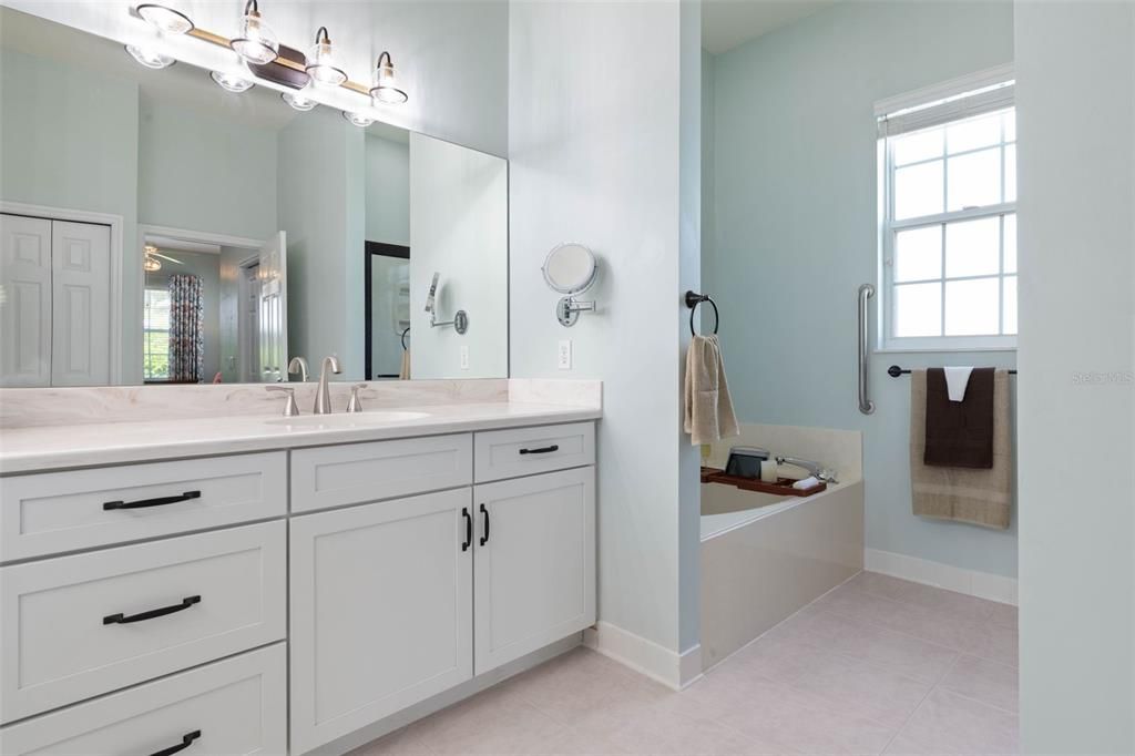 На продажу: $385,000 (3 спален, 2 ванн, 1810 Квадратных фут)