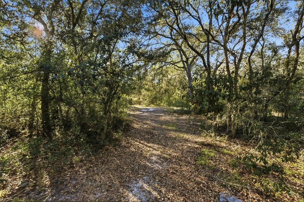 На продажу: $25,300 (0.48 acres)