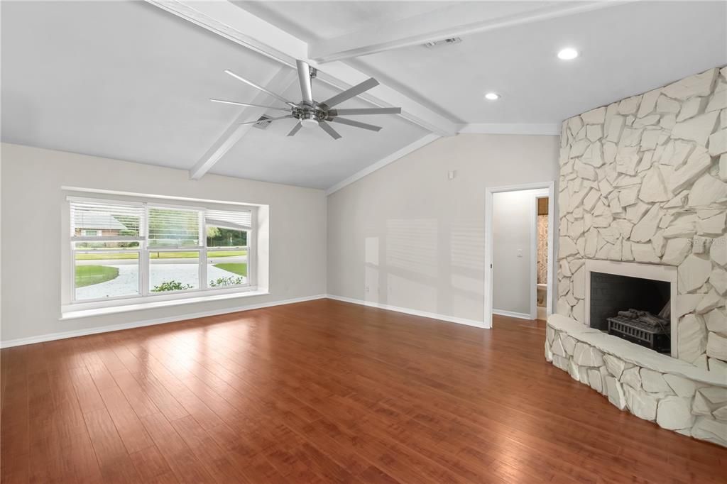 Active With Contract: $399,900 (3 beds, 2 baths, 1943 Square Feet)