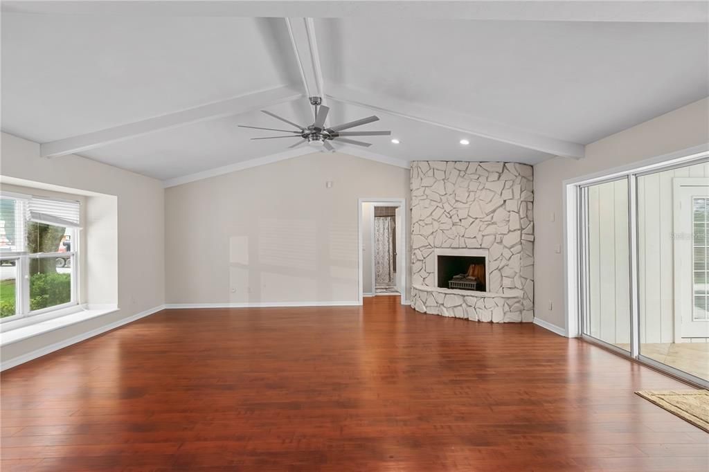 Active With Contract: $399,900 (3 beds, 2 baths, 1943 Square Feet)