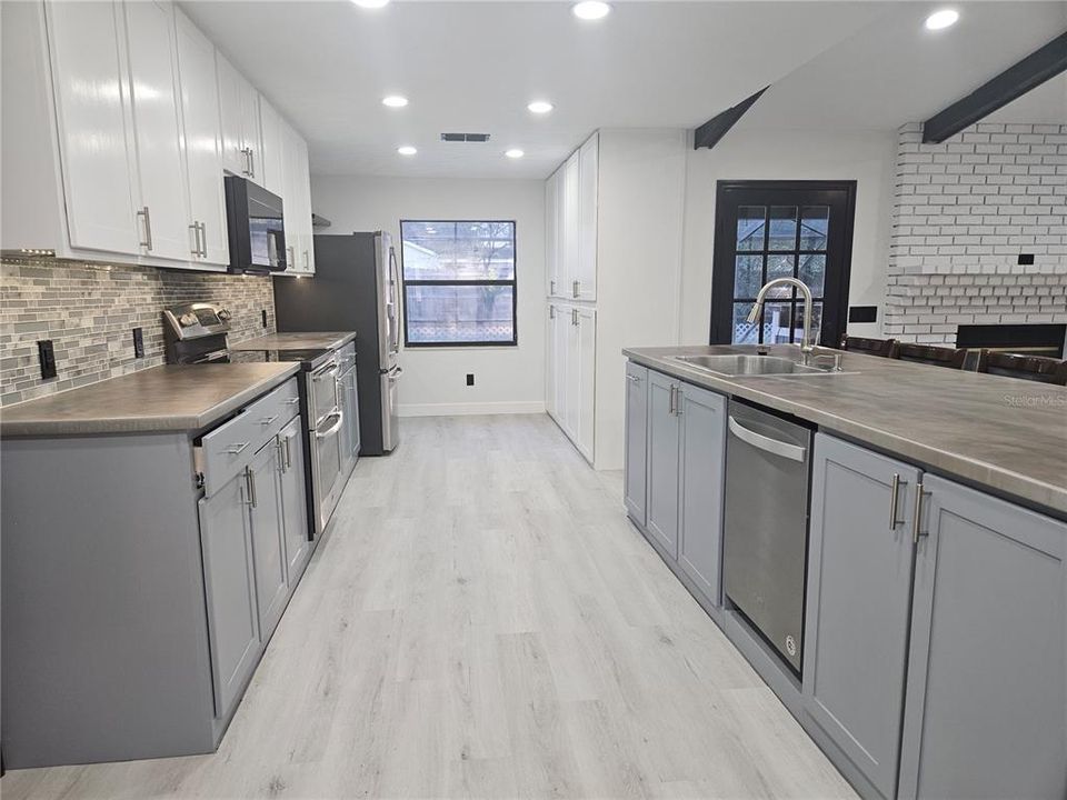 Active With Contract: $399,900 (4 beds, 2 baths, 2373 Square Feet)