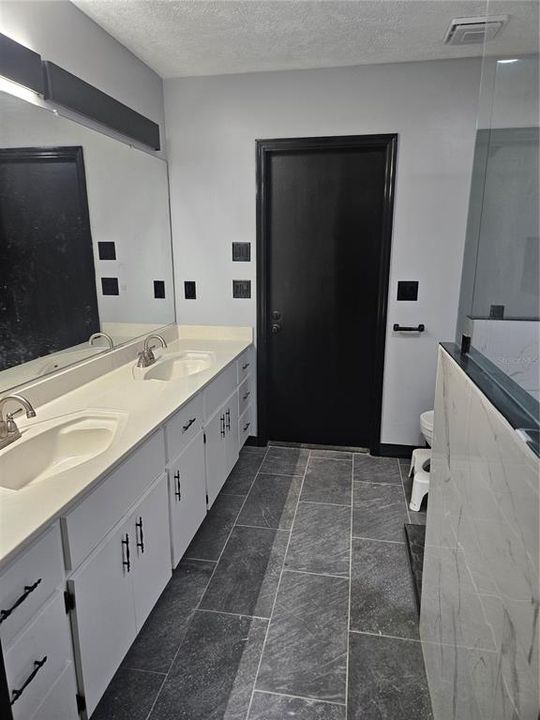 Active With Contract: $399,900 (4 beds, 2 baths, 2373 Square Feet)