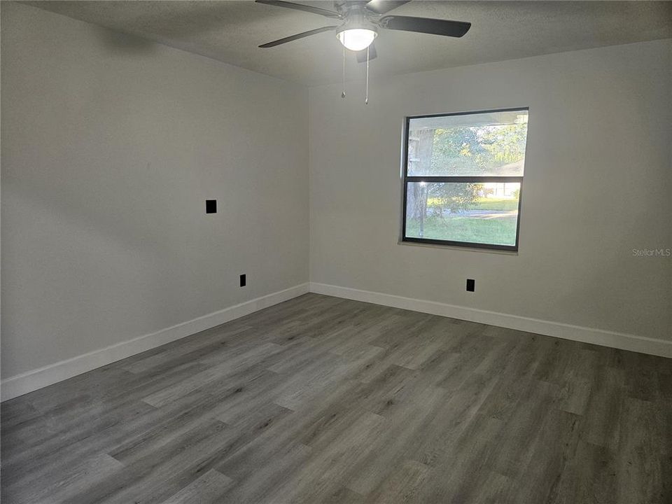 Active With Contract: $399,900 (4 beds, 2 baths, 2373 Square Feet)