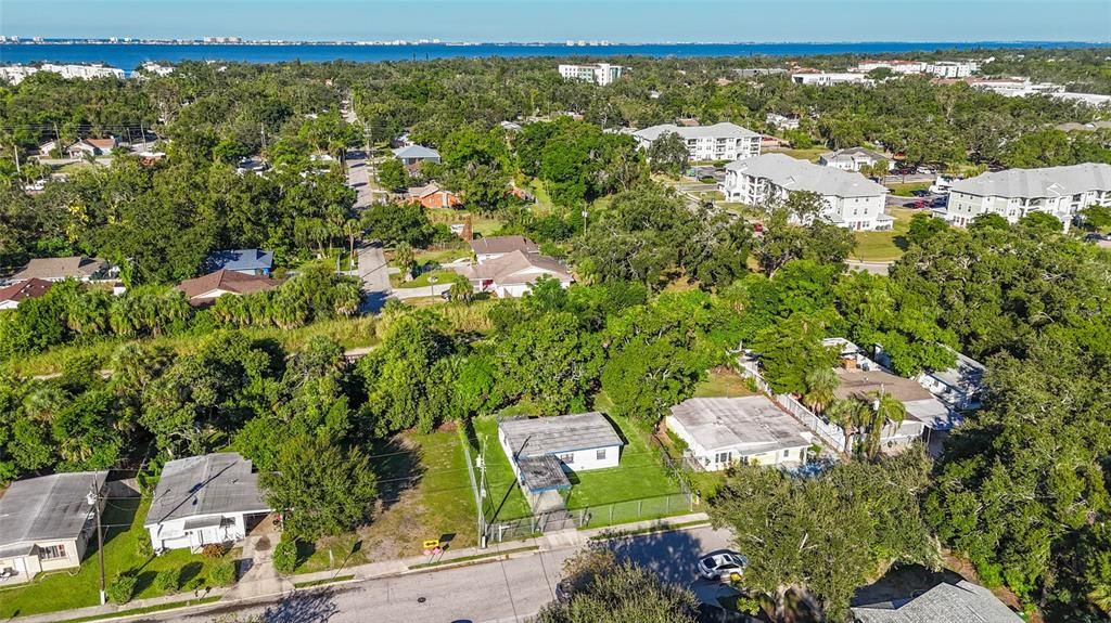 Activo con contrato: $225,000 (3 camas, 1 baños, 840 Pies cuadrados)