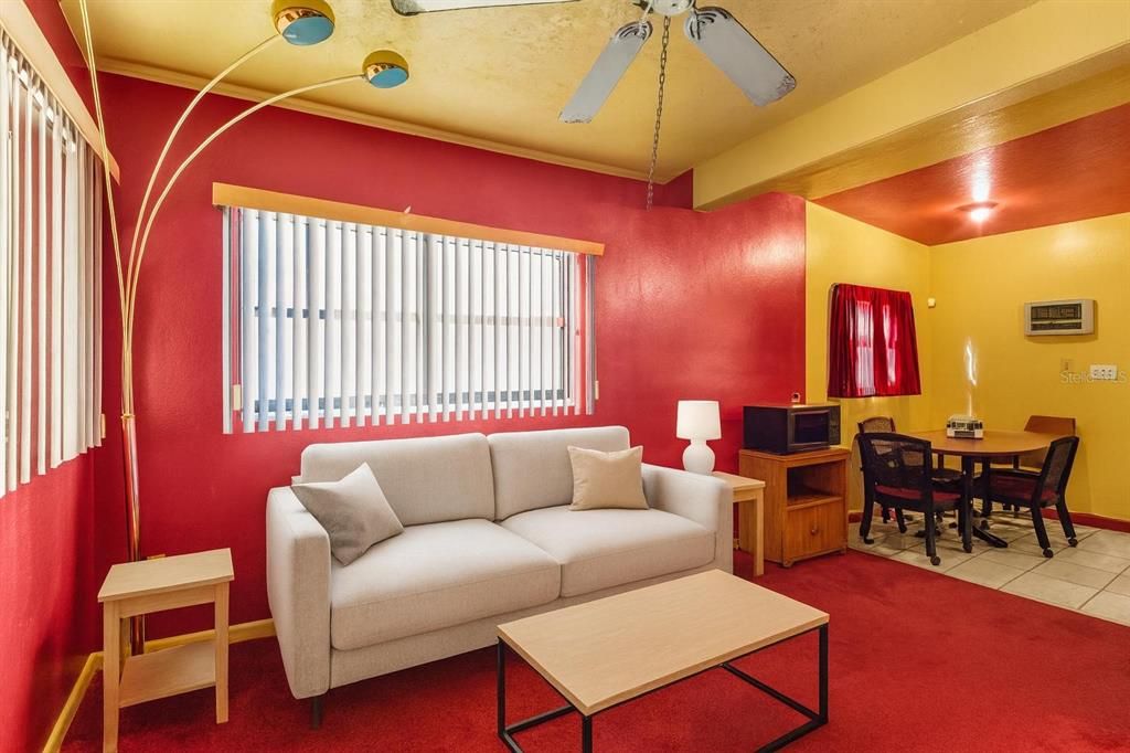 Activo con contrato: $225,000 (3 camas, 1 baños, 840 Pies cuadrados)